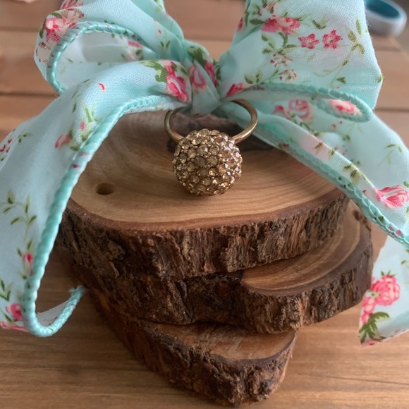 Ring - Picture 3 of 4